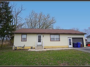 4449 Saunders Settlement Rd, Lockport, NY 14094