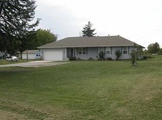 207 N 4th St, Mayetta, KS 66509