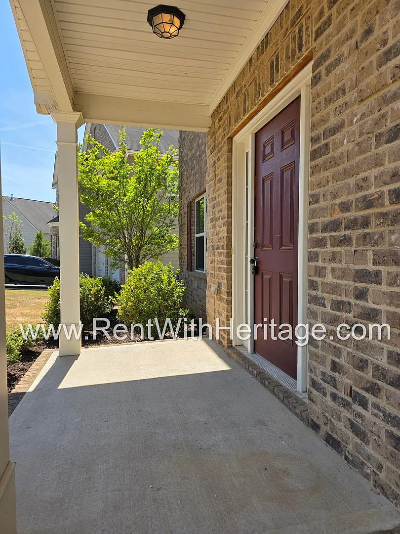 Absolutely Beautiful 5 Bedroom/ 4.5 Bath Home You Dont Want To Miss. — Photo 4