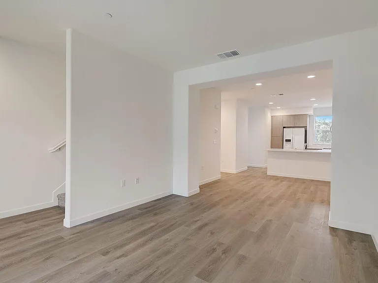 Estaire Luxury Townhomes — Photo 12