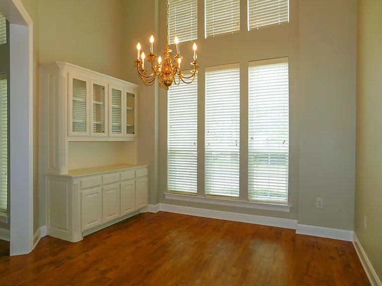 502 Hillcrest Ln — Photo 10