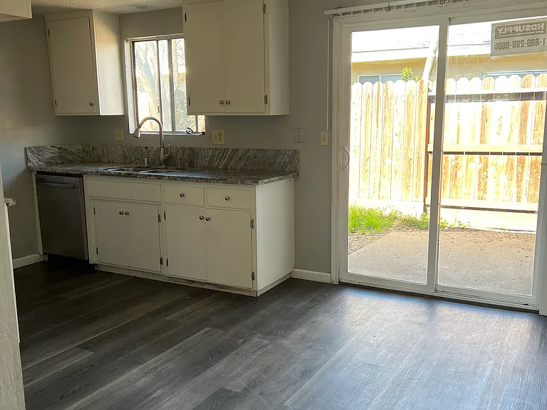 8922 N El Dorado St — Photo 3