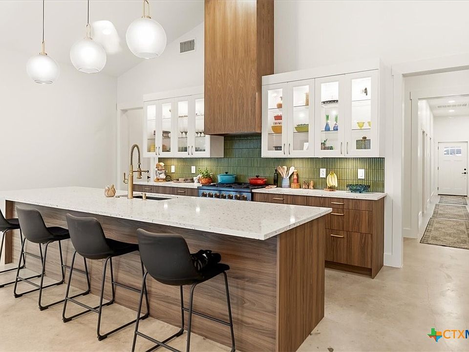 1st image of 1550 Montell Rd