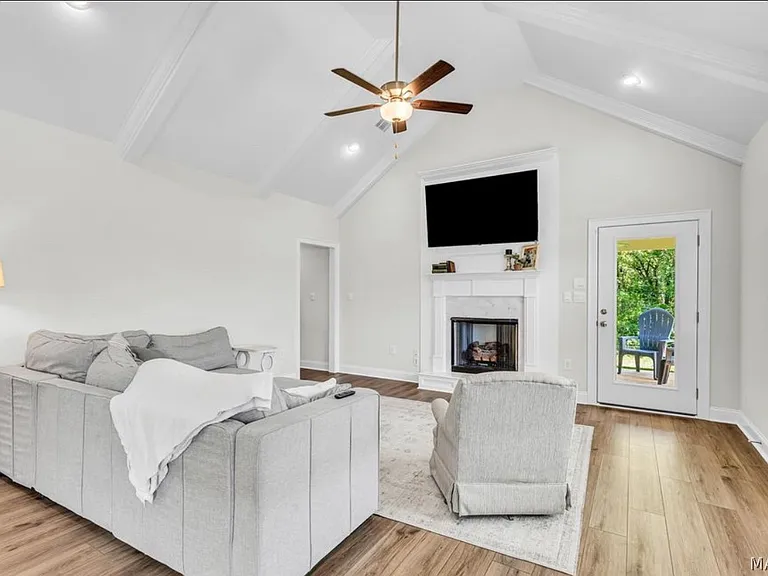 253 Pedric Dr — Photo 8