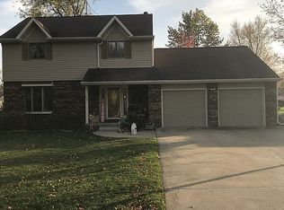 366 E Seven Pines Dr, El Paso, IL