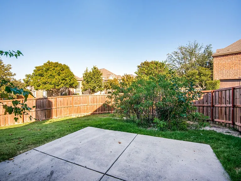 1901 Templegate Dr — Photo 21
