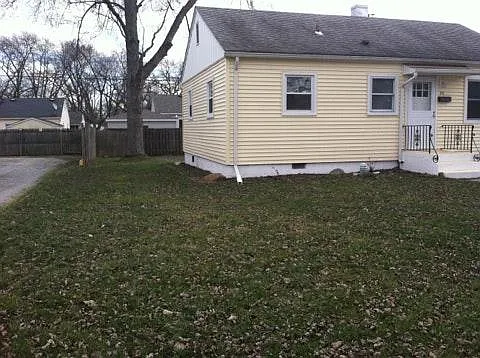 view of fenced backyard - 33 Walnut Pkwy
