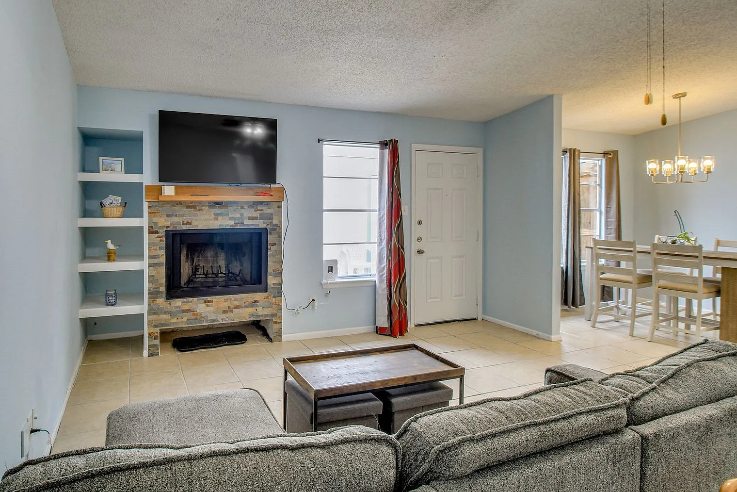 2 bed, 2.0 bath, 1097 sqft, $3,258 — Photo 2