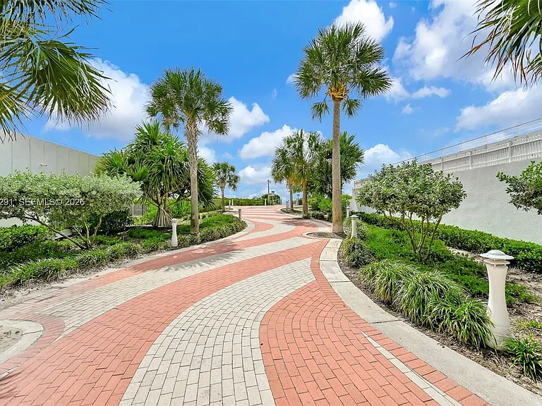 345 Ocean Dr #623 — Photo 7