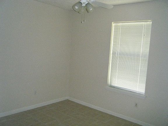 3rd image of 3020 Manor Ln APT A
