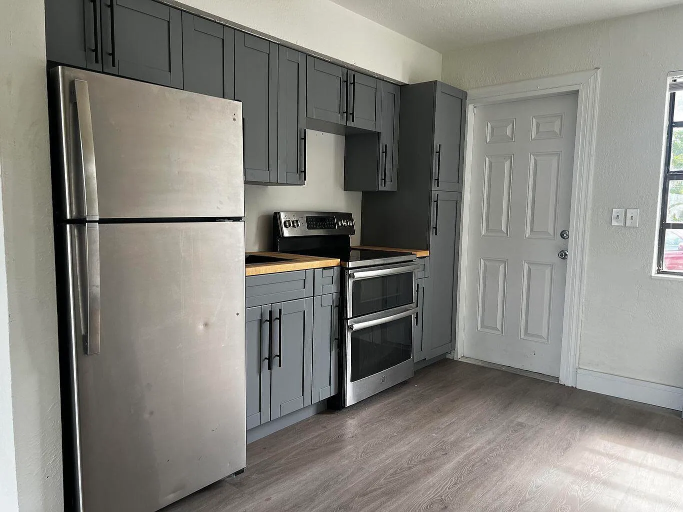 2 bed, 1.0 bath, 1742 sqft, $1,750 — Photo 2