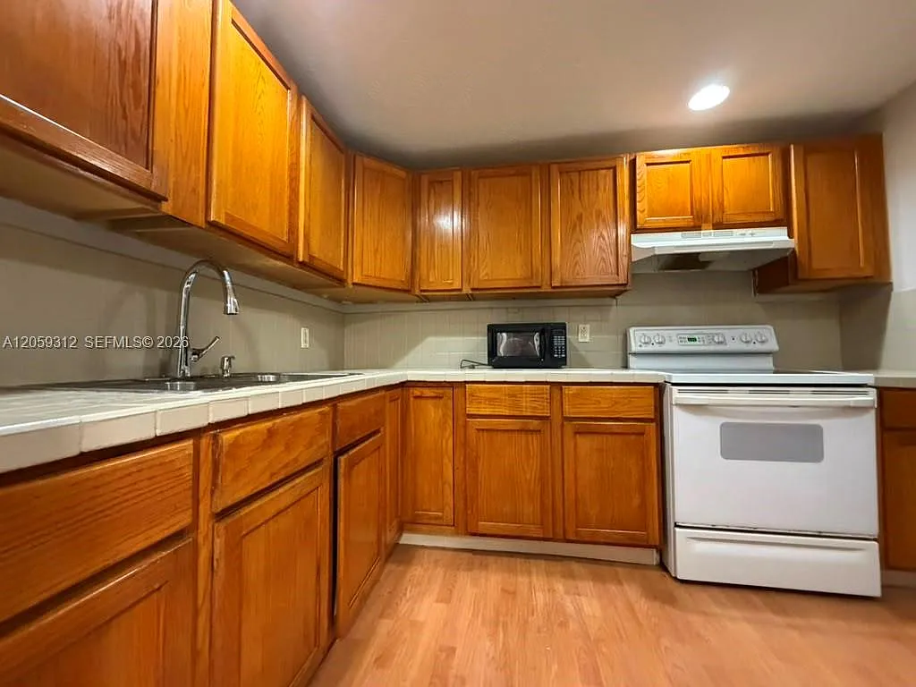 Crestview Towers Condo — Photo 3