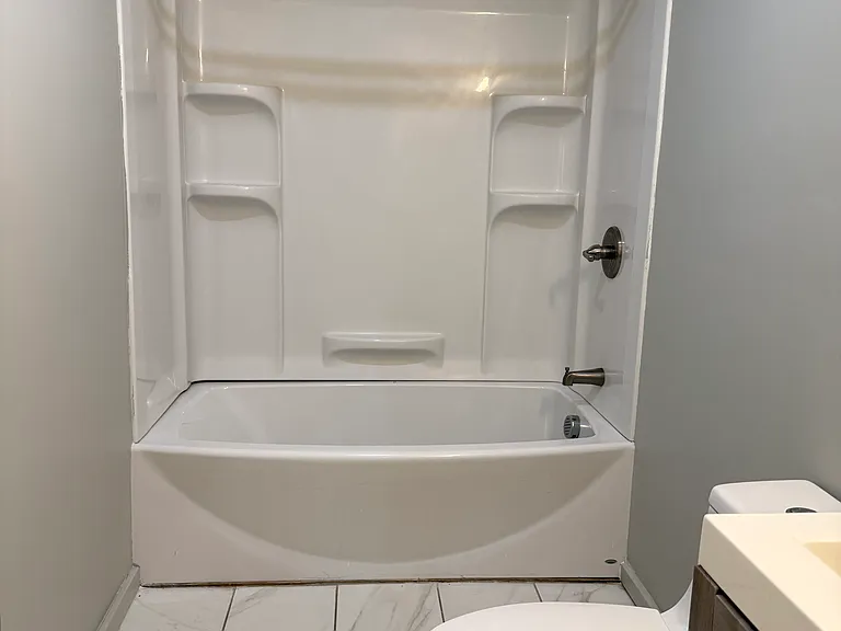 72 Charlotte St #1 — Photo 8