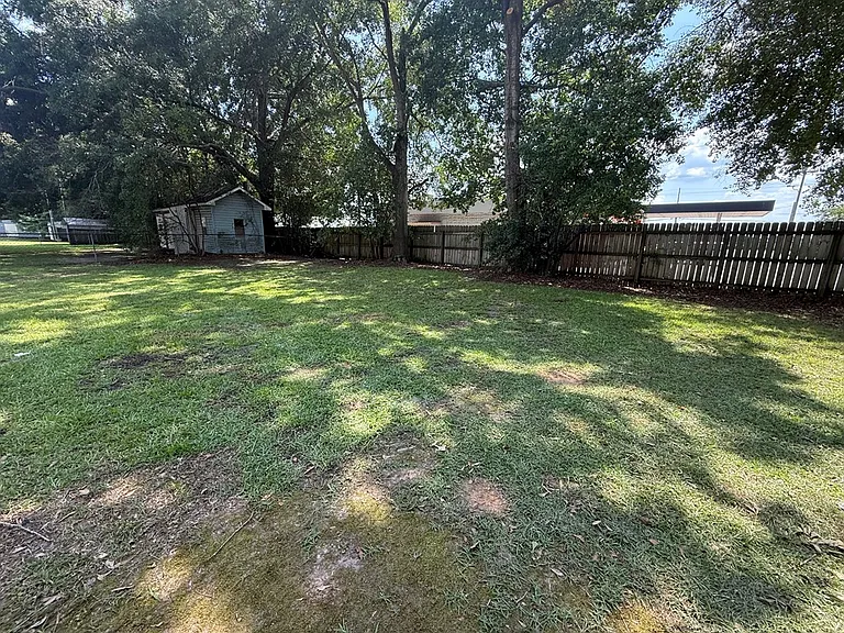 101 Ellen Dr — Photo 17