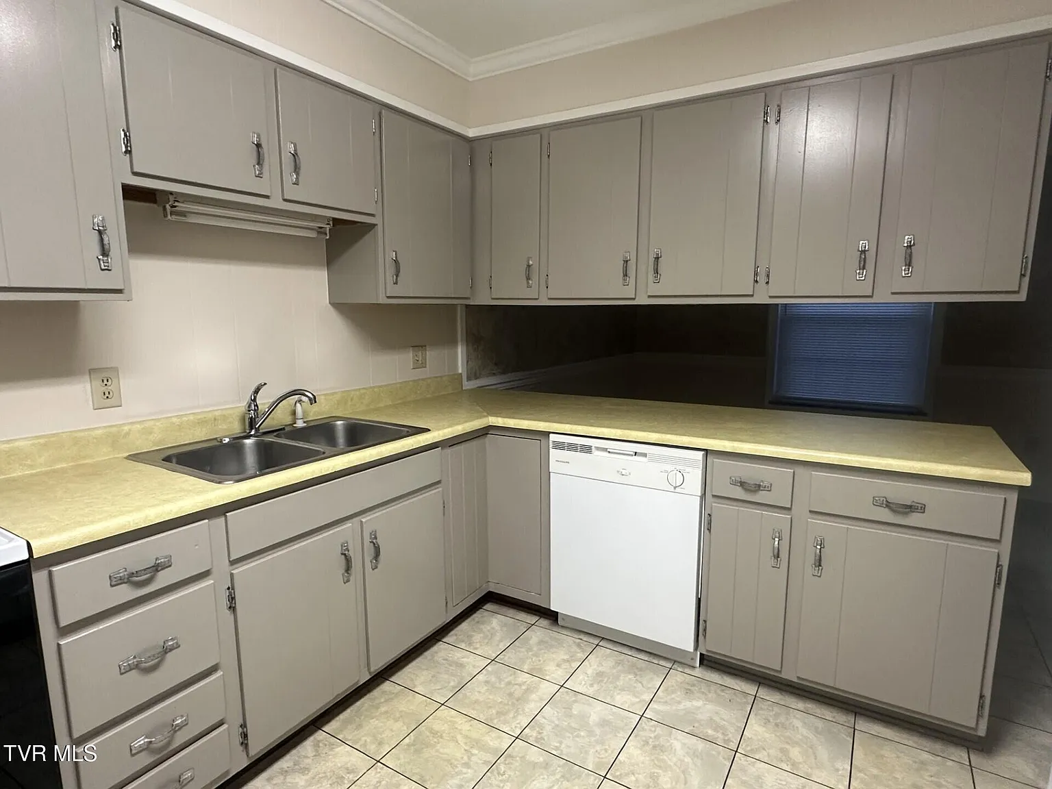 3 bed, 900 sqft, $1,100 — Photo 4