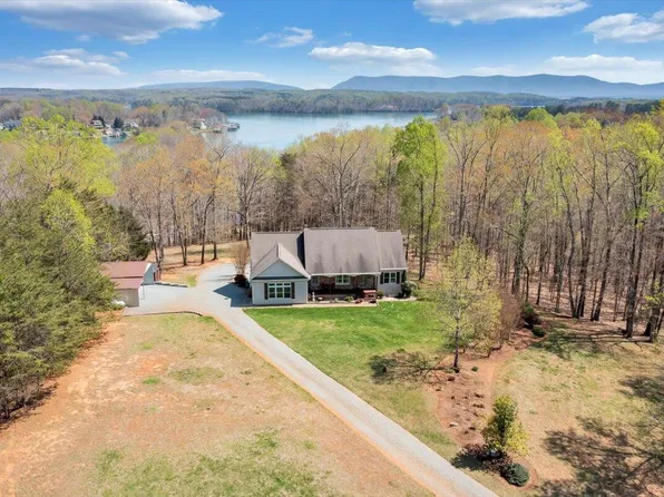 3472 Isle Of Pines Dr, Moneta, VA 24121