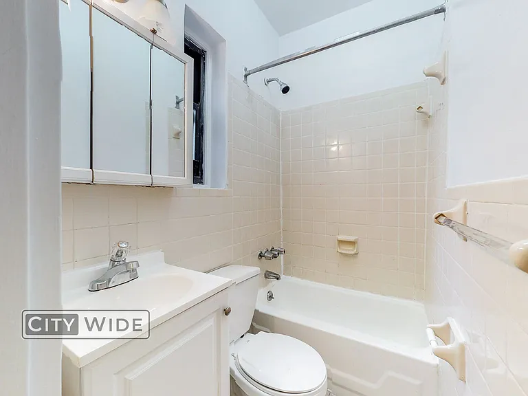 158 E 82nd St #1B — Photo 3