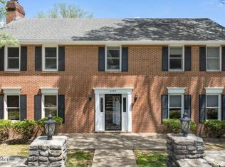 2309 Phoenix Hill Dr, Indian Hills, KY 40207