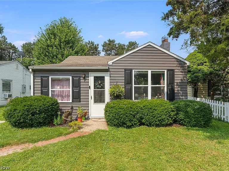 220 Morton Rd — Photo 1