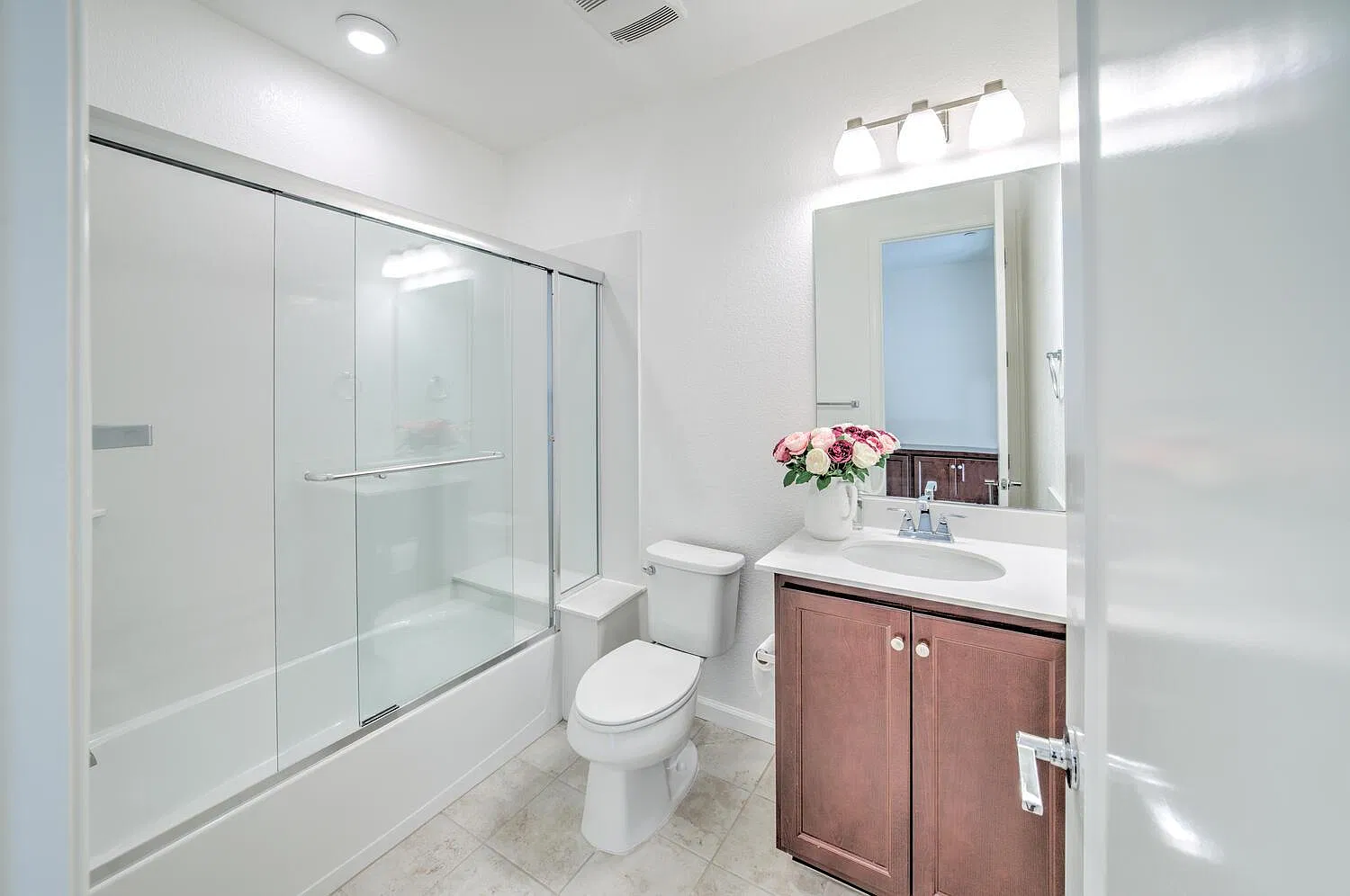 4 bed, 3.5 bath, 2541 sqft, $5,250 — Photo 4