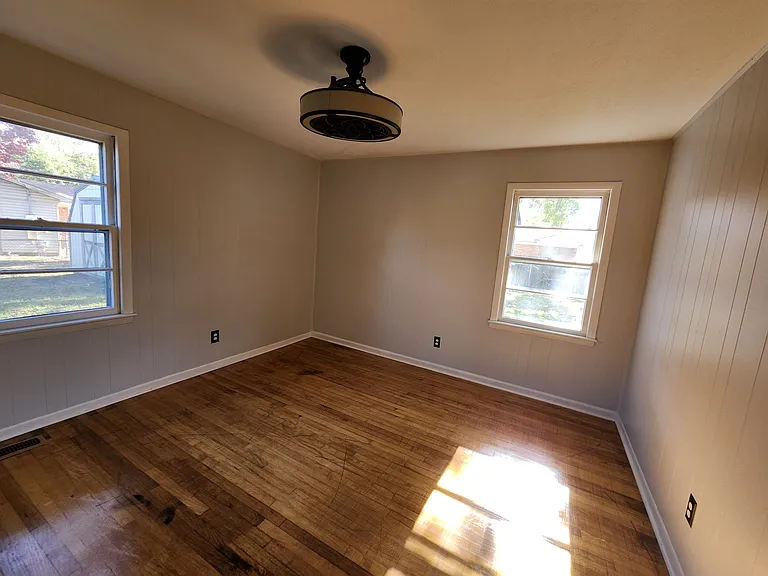 230 Vineland Dr — Photo 8