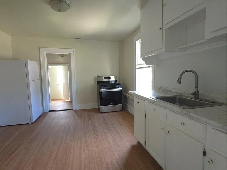 19504 Bigelow St — Photo 5