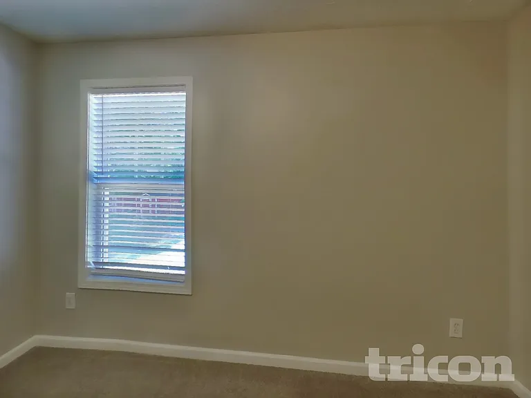 410 Red Oak Ct — Photo 10