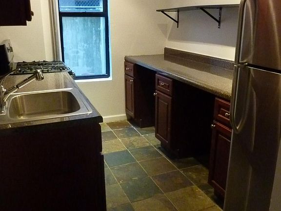 3rd image of 448 Saint Johns Pl APT 4A