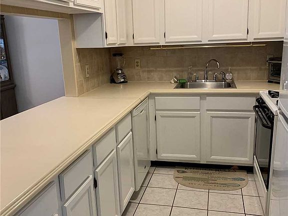 5th image of 108 Sara Cir