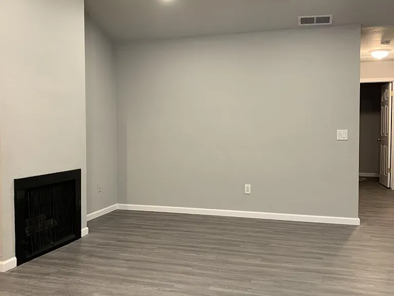 1728 Silver Creek Cir — Photo 7