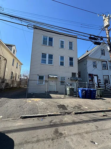 265 6th St Photo 1