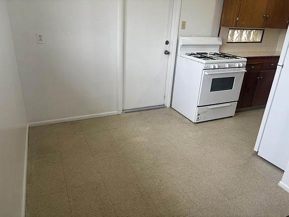 4th image of 2618 E Turney Ave #4