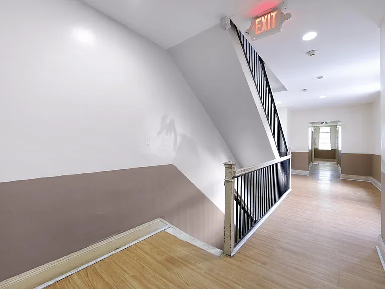 102 Genessee Ave — Photo 18