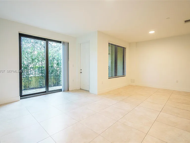 1091 Galiano St #102 — Photo 9