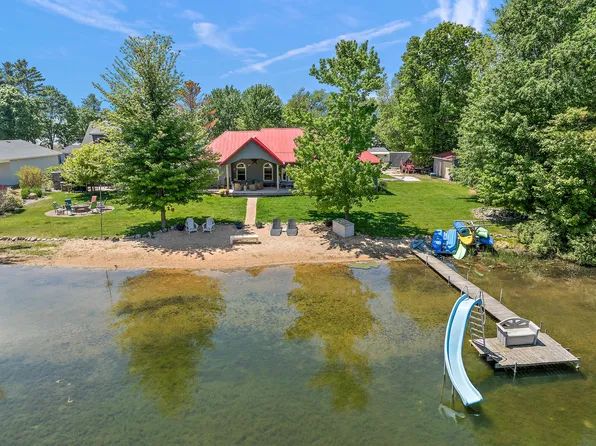 8662 W Edgewood Rd, Mears, MI 49436