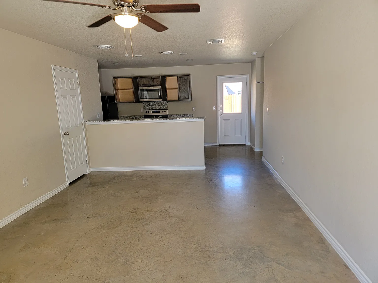 507 Stringer Street - B — Photo 2