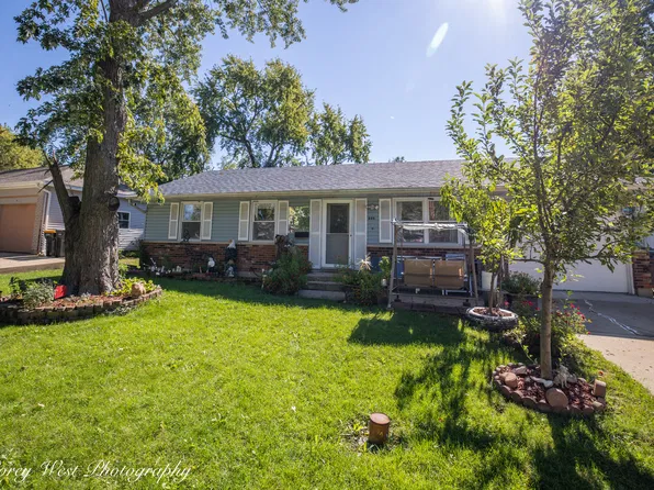 806 Stowell Ave, Streamwood, IL 60107