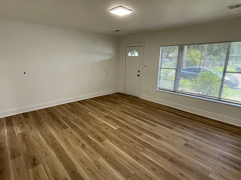 609 Cox St — Photo 5