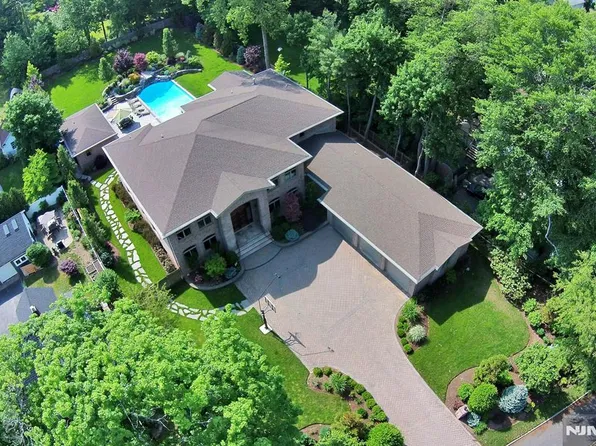 17 Jefferson Ave, Cresskill, NJ 07626