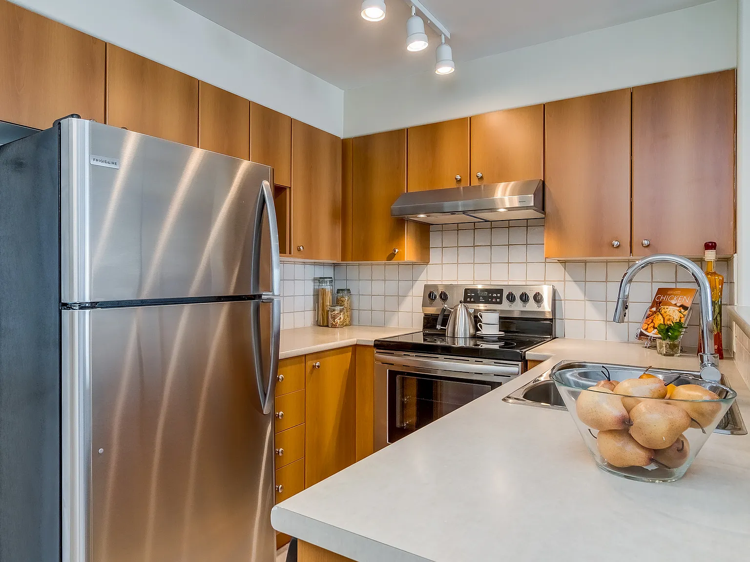 Regina Apartments — Photo 4