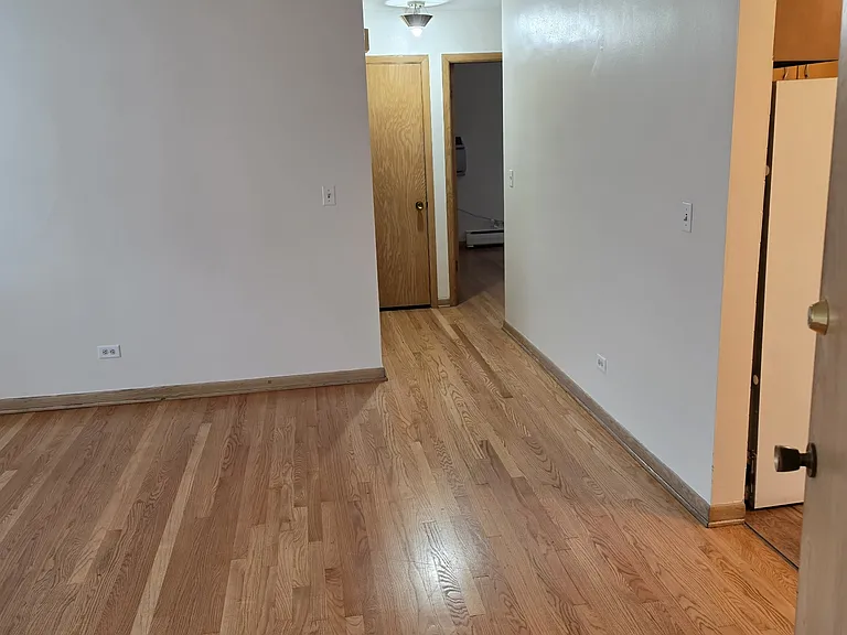 6750 N Sauganash Ave #2N — Photo 2