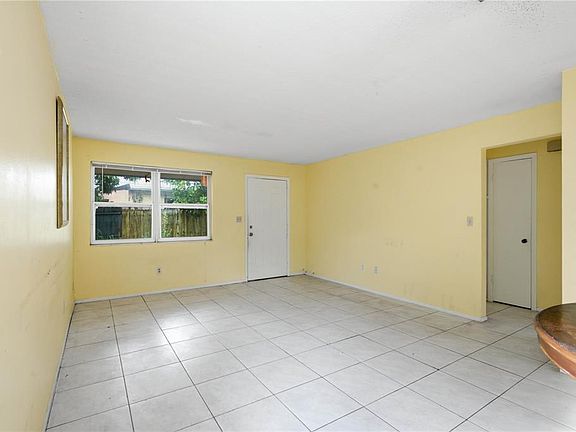 3rd image of 1615 PALM WAY