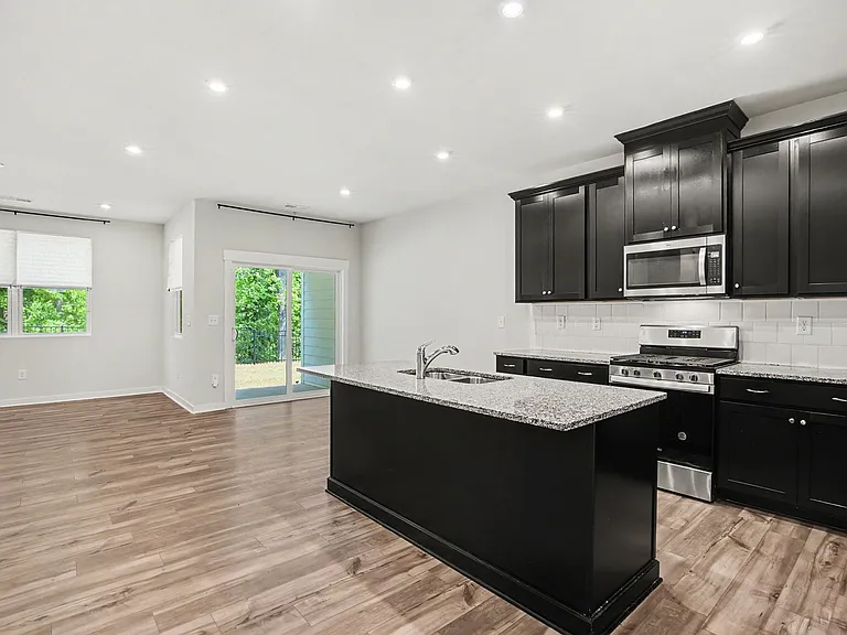 9512 Munsing Dr — Photo 11