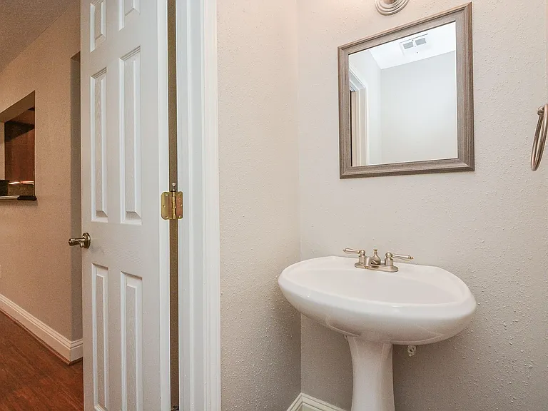13859 Hollowgreen Dr — Photo 19