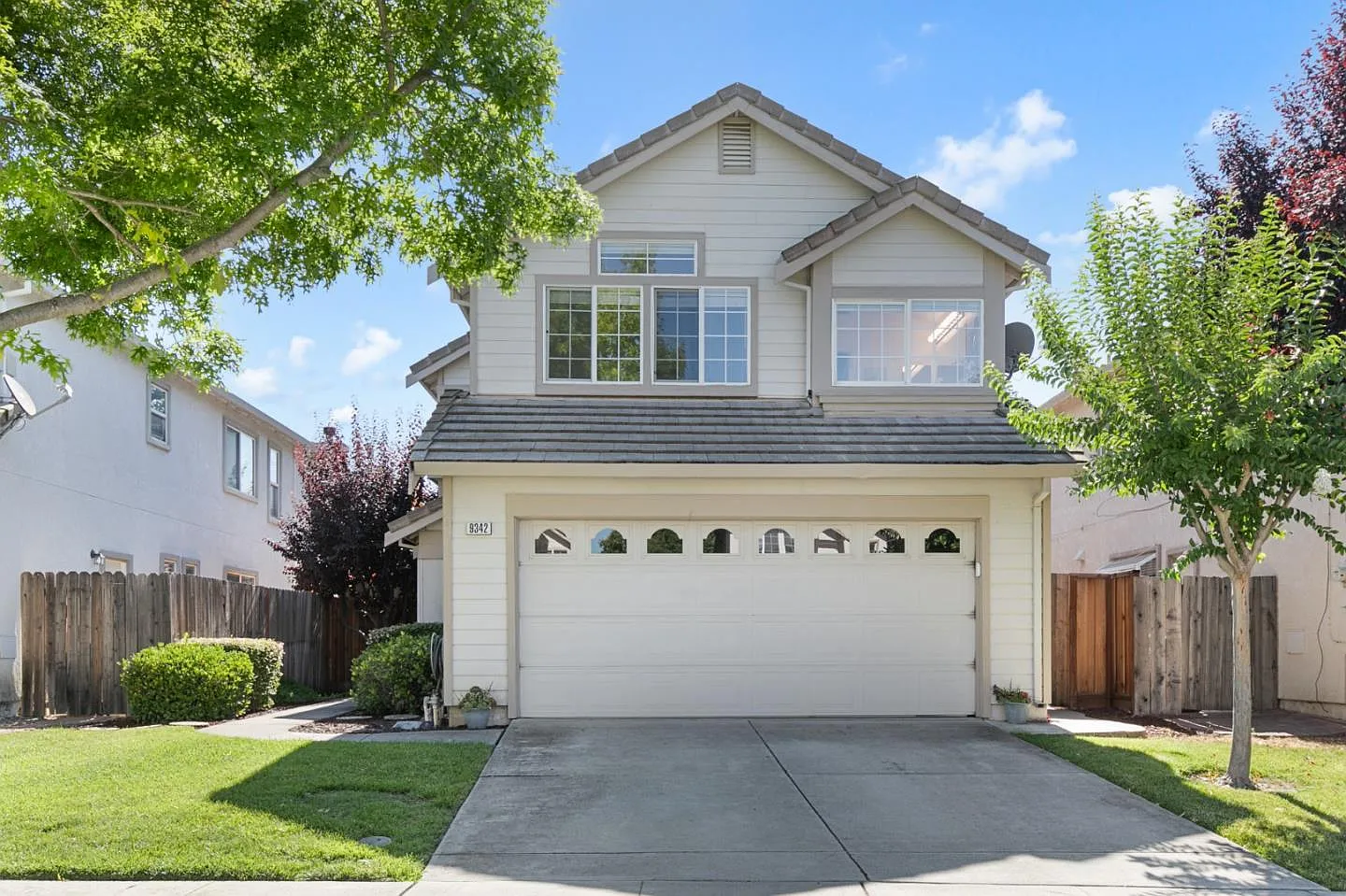 9342 Lariat Dr photo 1