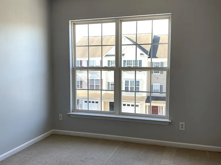 572 S Carlisle St — Photo 35