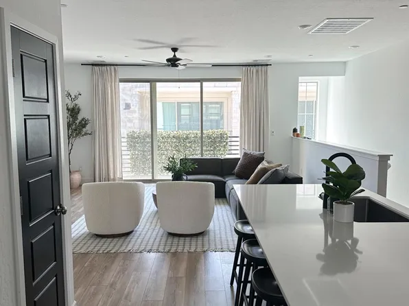10968 N Honeysuckle Dr, Fresno, CA 93730
