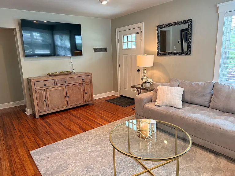 4202 W Palmira Ave — Photo 6
