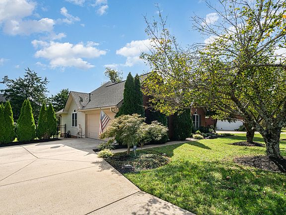 2nd image of 2926 Roellen Rd