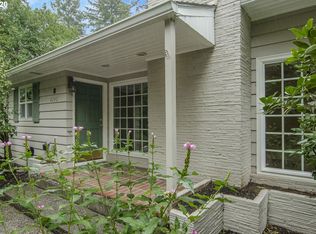 8240 SW Ridgeway Dr, Portland, OR 97225